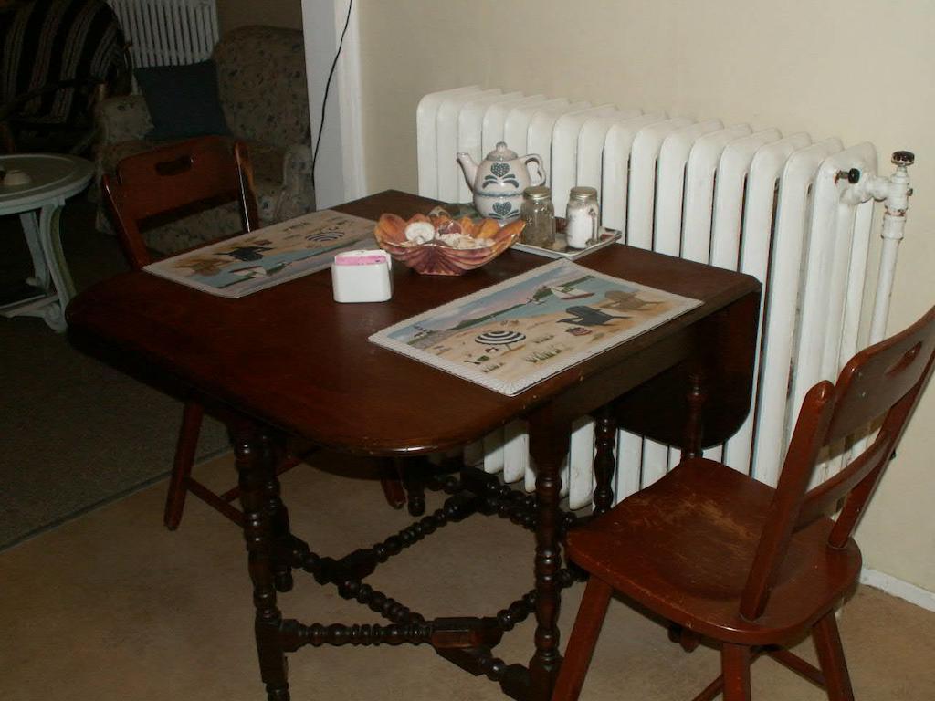 Canalside Restaurant, Inn & Kitchen Store Порт Колборн Стая снимка