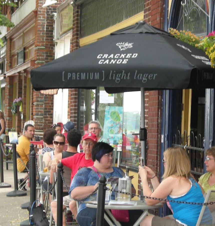 Canalside Restaurant, Inn & Kitchen Store Порт Колборн Екстериор снимка