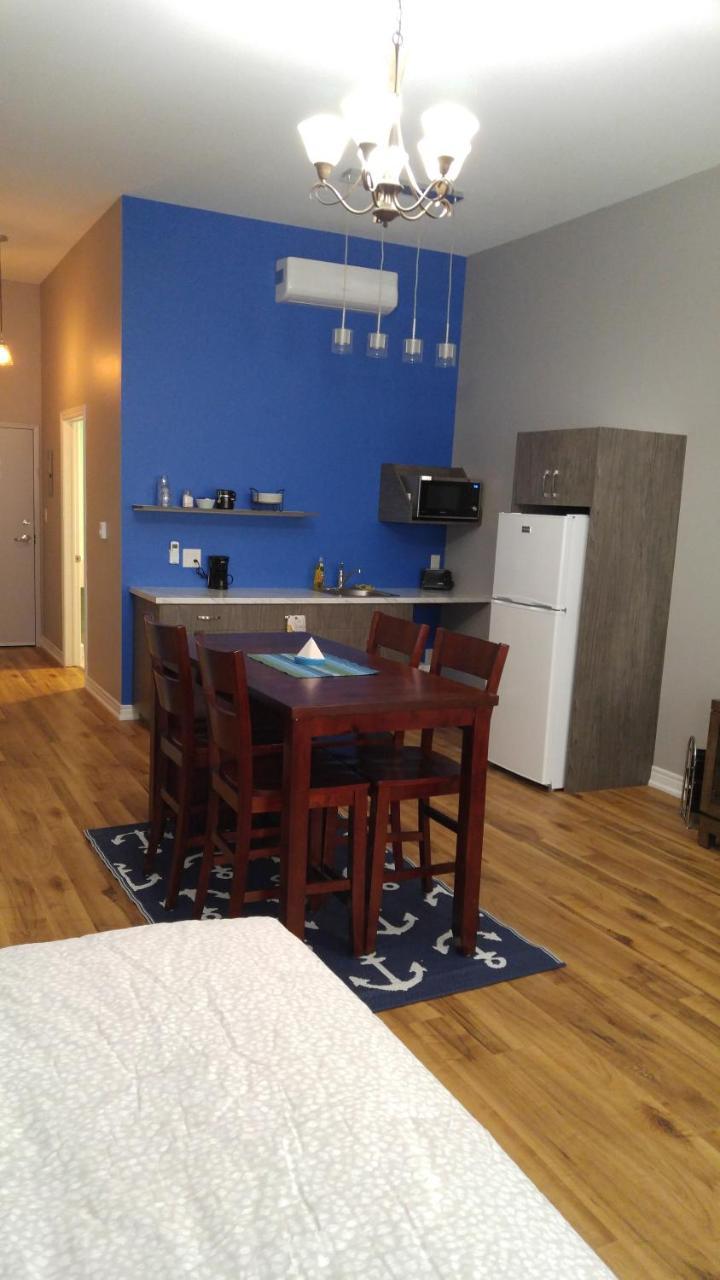 Canalside Restaurant, Inn & Kitchen Store Порт Колборн Екстериор снимка